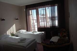 Отель Kambja Hotell Камбья Двухместный номер с 1 кроватью или 2 отдельными кроватями-1